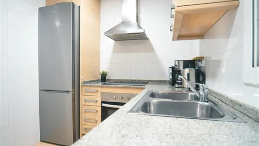 Rooms in Barcelona Ciutat Vella - photo 9