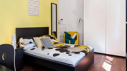 Room for rent in Milano Zona 6 - Barona, Lorenteggio, Milan