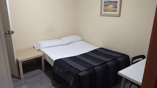 Rooms in Barcelona Ciutat Vella - photo 4