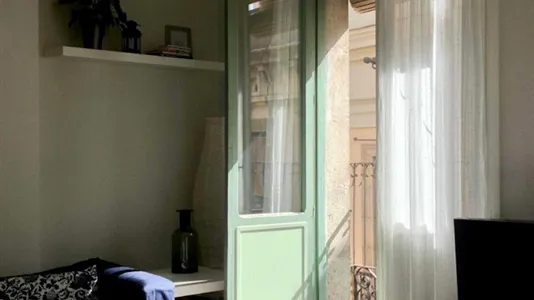Rooms in Barcelona Ciutat Vella - photo 5