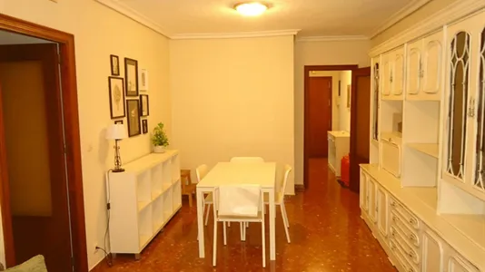 Rooms in Córdoba - photo 10