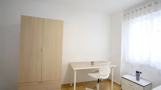 Rooms in el Camí de Vera - photo 4