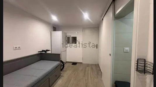 Houses in Badalona - photo 10