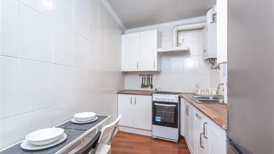 Rooms in Barcelona Ciutat Vella - photo 6