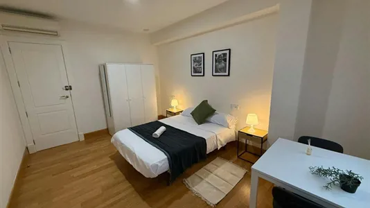 Rooms in Almería - photo 3