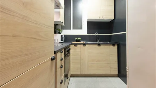 Rooms in Barcelona Eixample - photo 9