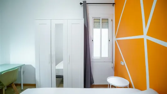 Rooms in Barcelona Sants-Montjuïc - photo 5