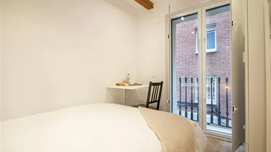 Rooms in Barcelona Sants-Montjuïc - photo 2