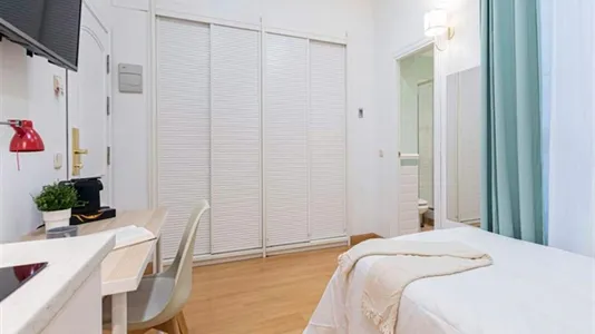 Rooms in Madrid Centro - photo 2
