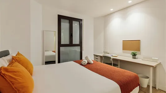 Rooms in Barcelona Eixample - photo 8