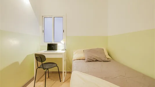 Rooms in Barcelona Eixample - photo 2