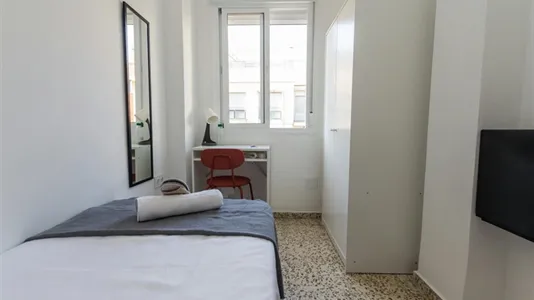 Rooms in Málaga - photo 4