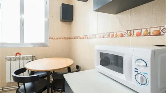Rooms in Madrid Centro - photo 9