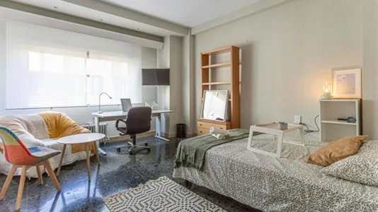 Rooms in Valencia Ciutat Vella - photo 4