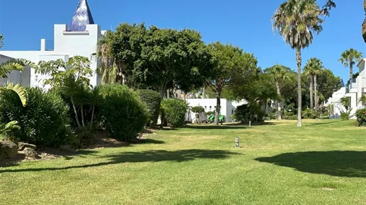 Houses in Chiclana de la Frontera - photo 4