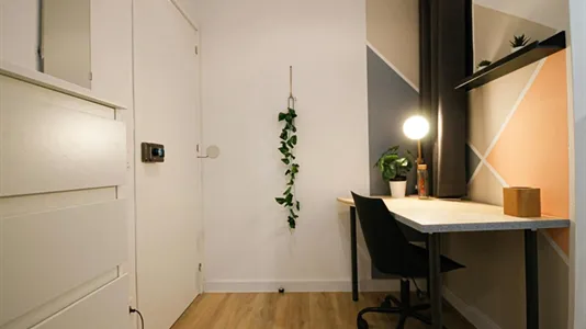 Rooms in Barcelona Ciutat Vella - photo 7