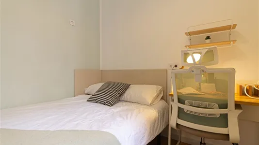 Rooms in Barcelona Ciutat Vella - photo 7