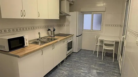 Rooms in Almería - photo 7