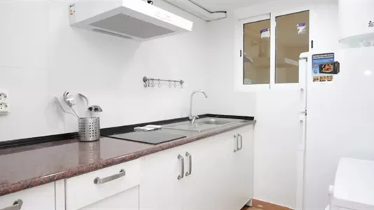 Rooms in Barcelona Ciutat Vella - photo 5