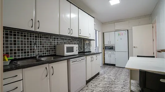 Rooms in Guadalajara - photo 8