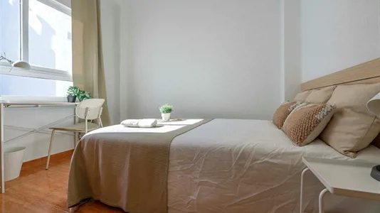 Rooms in el Camí de Vera - photo 2