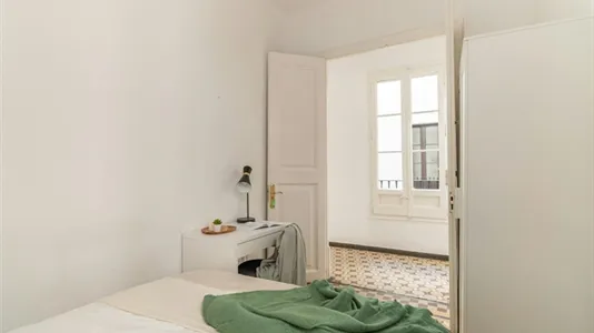Rooms in Barcelona Ciutat Vella - photo 4