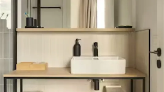 Rooms in Madrid Centro - photo 9