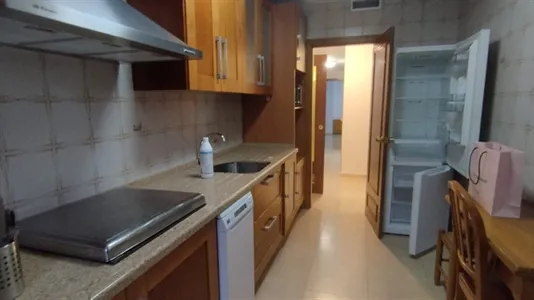 Rooms in Córdoba - photo 8