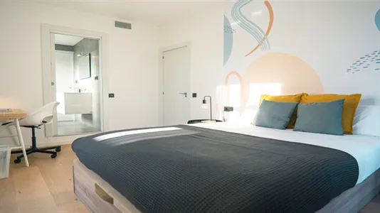 Rooms in Barcelona Ciutat Vella - photo 5