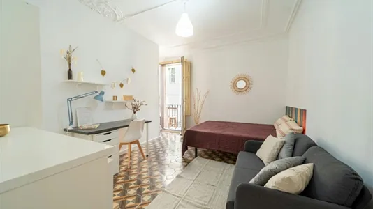 Rooms in Barcelona Ciutat Vella - photo 2