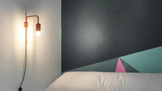 Rooms in Barcelona Ciutat Vella - photo 7