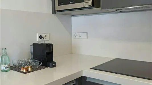 Rooms in Barcelona Ciutat Vella - photo 10