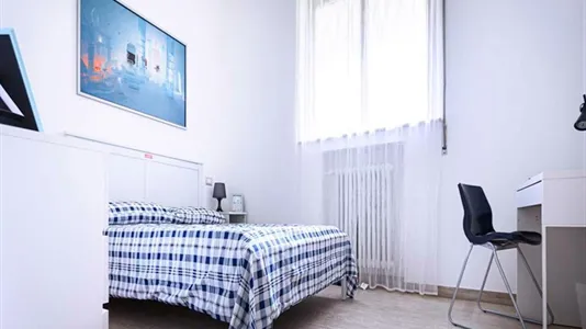 Rooms in Milano Zona 8 - Fiera, Gallaratese, Quarto Oggiaro - photo 4