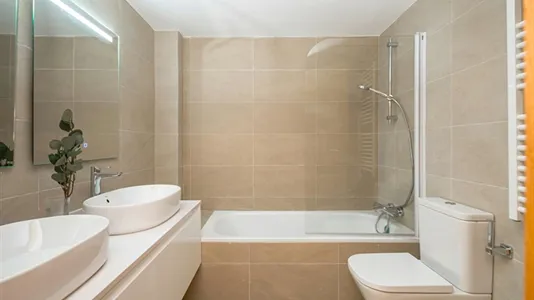 Rooms in Madrid Chamartín - photo 9