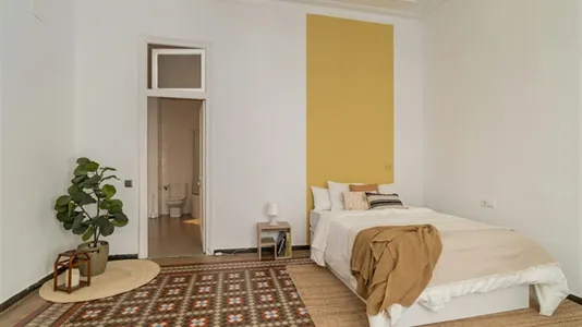 Rooms in Barcelona Ciutat Vella - photo 6