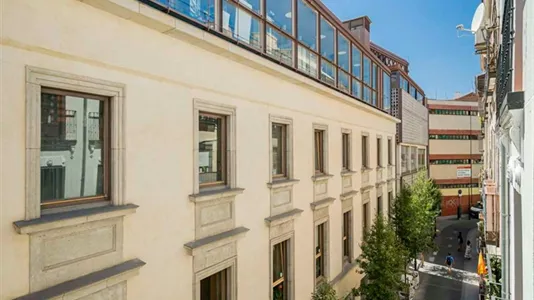 Rooms in Madrid Centro - photo 8