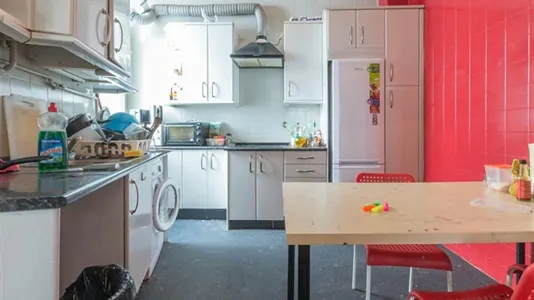 Rooms in Madrid Centro - photo 10