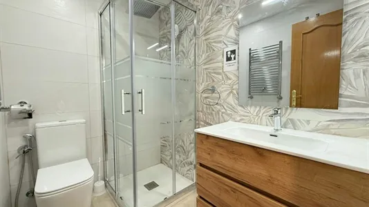 Rooms in Madrid Barajas - photo 9