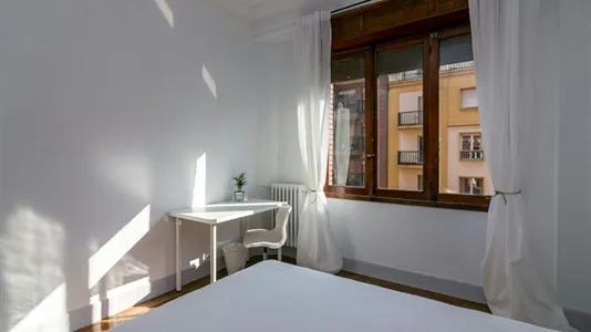 Rooms in Oviedo - photo 5