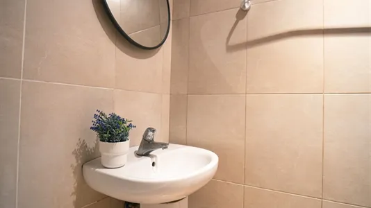 Rooms in Barcelona Ciutat Vella - photo 4