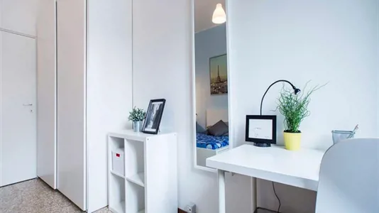 Rooms in Milano Zona 8 - Fiera, Gallaratese, Quarto Oggiaro - photo 2