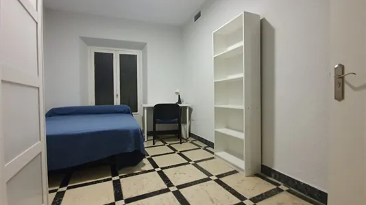 Rooms in Granada - photo 9
