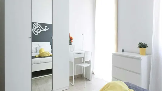 Rooms in Milano Zona 8 - Fiera, Gallaratese, Quarto Oggiaro - photo 3