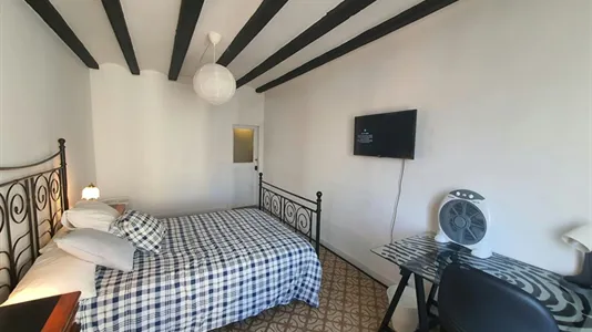 Rooms in Barcelona Ciutat Vella - photo 5