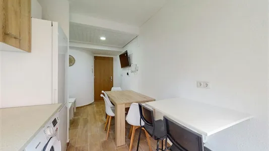 Rooms in Valencia Camins al Grau - photo 4