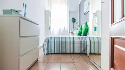Room for rent in Milano Zona 6 - Barona, Lorenteggio, Milan