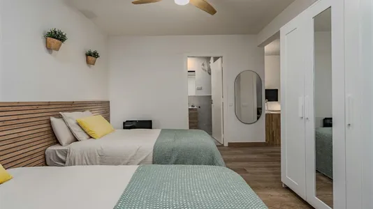 Rooms in Cornellà de Llobregat - photo 2