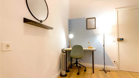 Rooms in Barcelona Ciutat Vella - photo 7