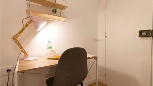 Rooms in Barcelona Ciutat Vella - photo 4