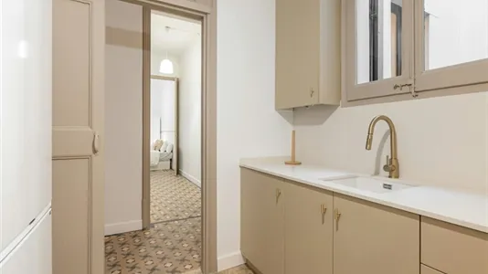 Rooms in Barcelona Ciutat Vella - photo 8